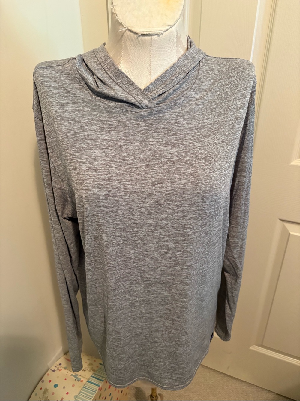 Patagonia Heather Gray Lightweight men’s M new $79 Hoodie
